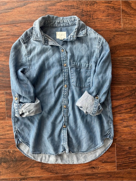 American Eagle Outfitters Tops - American Eagle Boyfriend Fit Chambray Denim Button Down Shirt Small